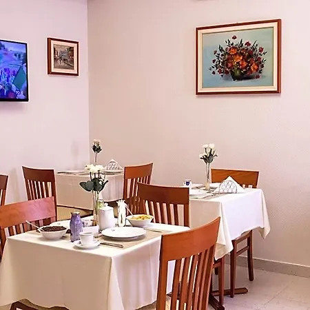 Paradiso Hotel 3*